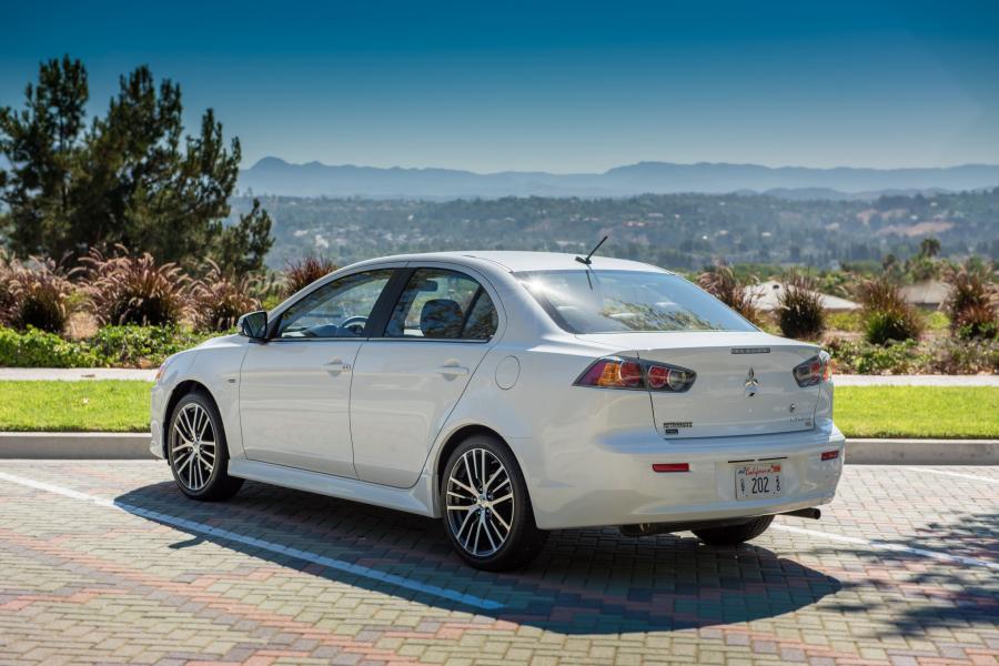  Mitsubishi Lancer SEL 2016 года  (NA) (фото 14 из 21)